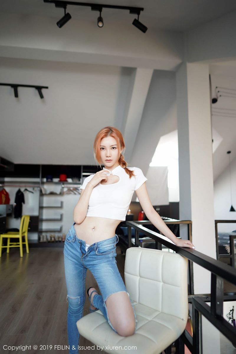 嗲囡囡美女模特爱丽儿牛仔长裤健美身材无可挑剔私房写真