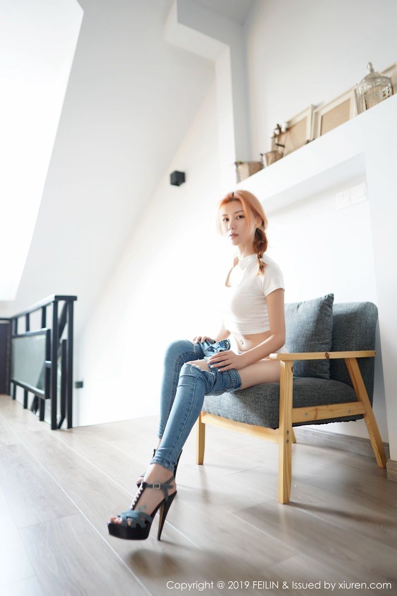 嗲囡囡美女模特爱丽儿牛仔长裤健美身材无可挑剔私房写真