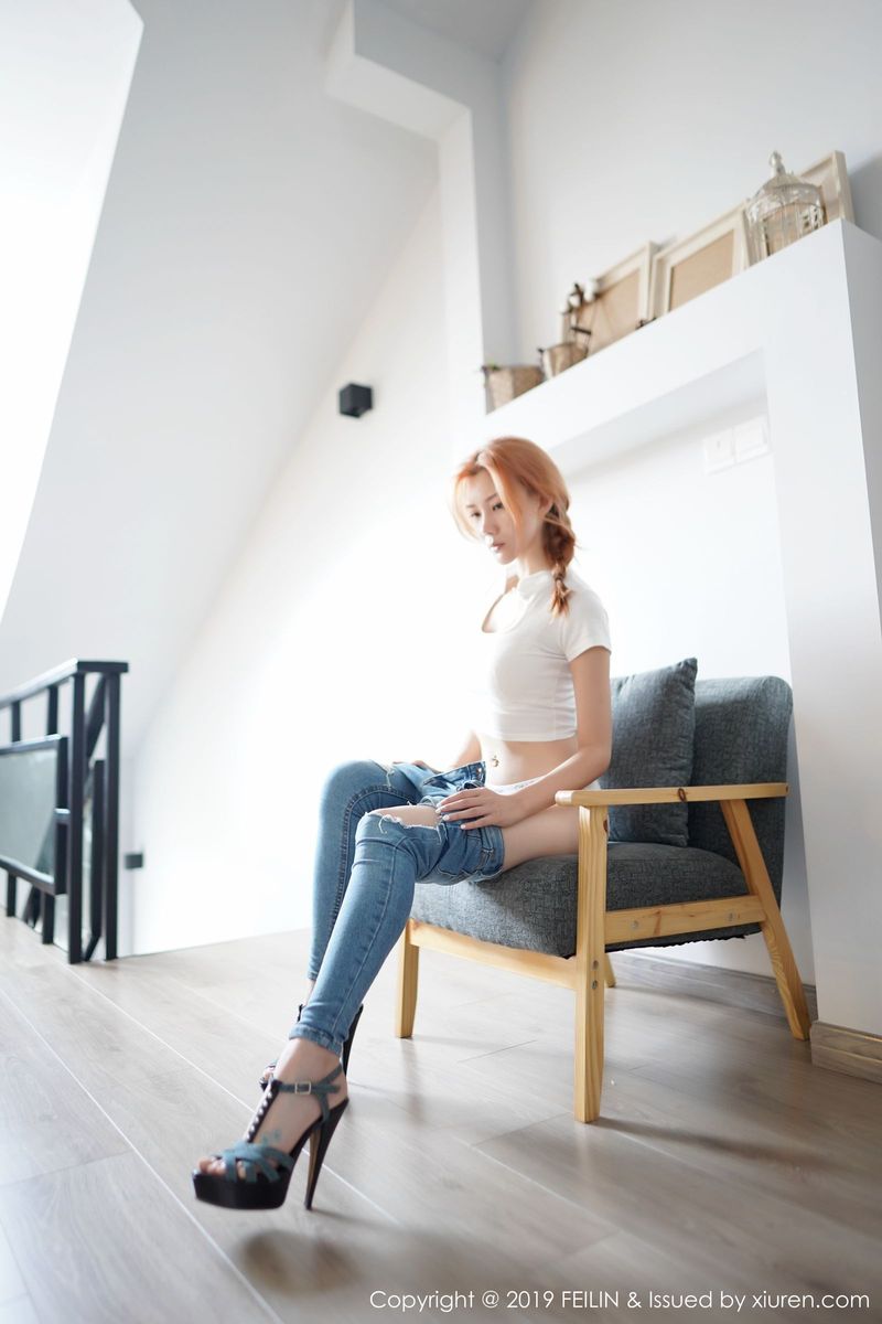 嗲囡囡美女模特爱丽儿牛仔长裤健美身材无可挑剔私房写真