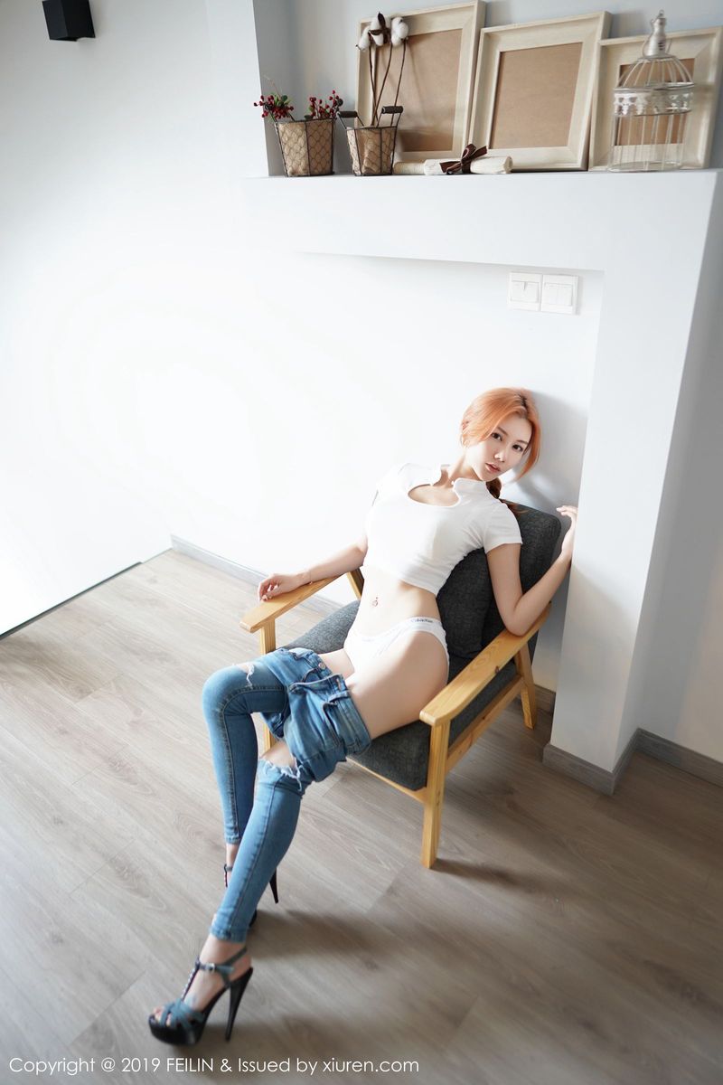 嗲囡囡美女模特爱丽儿牛仔长裤健美身材无可挑剔私房写真