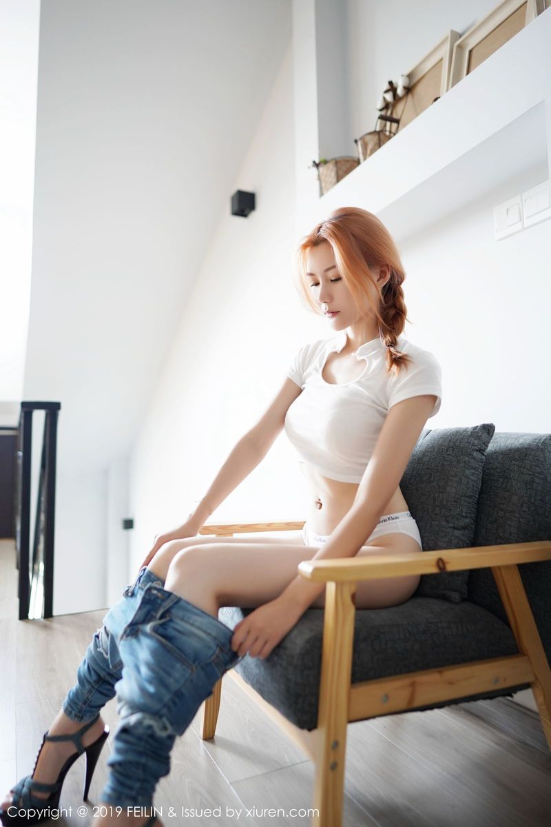 嗲囡囡美女模特爱丽儿牛仔长裤健美身材无可挑剔私房写真