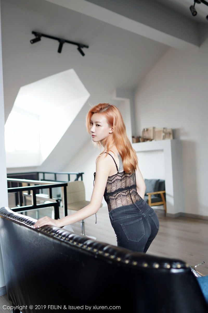 嗲囡囡美女模特爱丽儿牛仔长裤健美身材无可挑剔私房写真