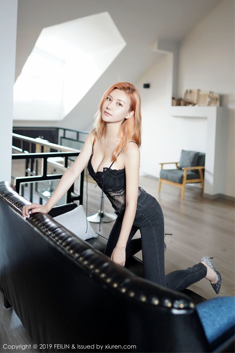 嗲囡囡美女模特爱丽儿牛仔长裤健美身材无可挑剔私房写真