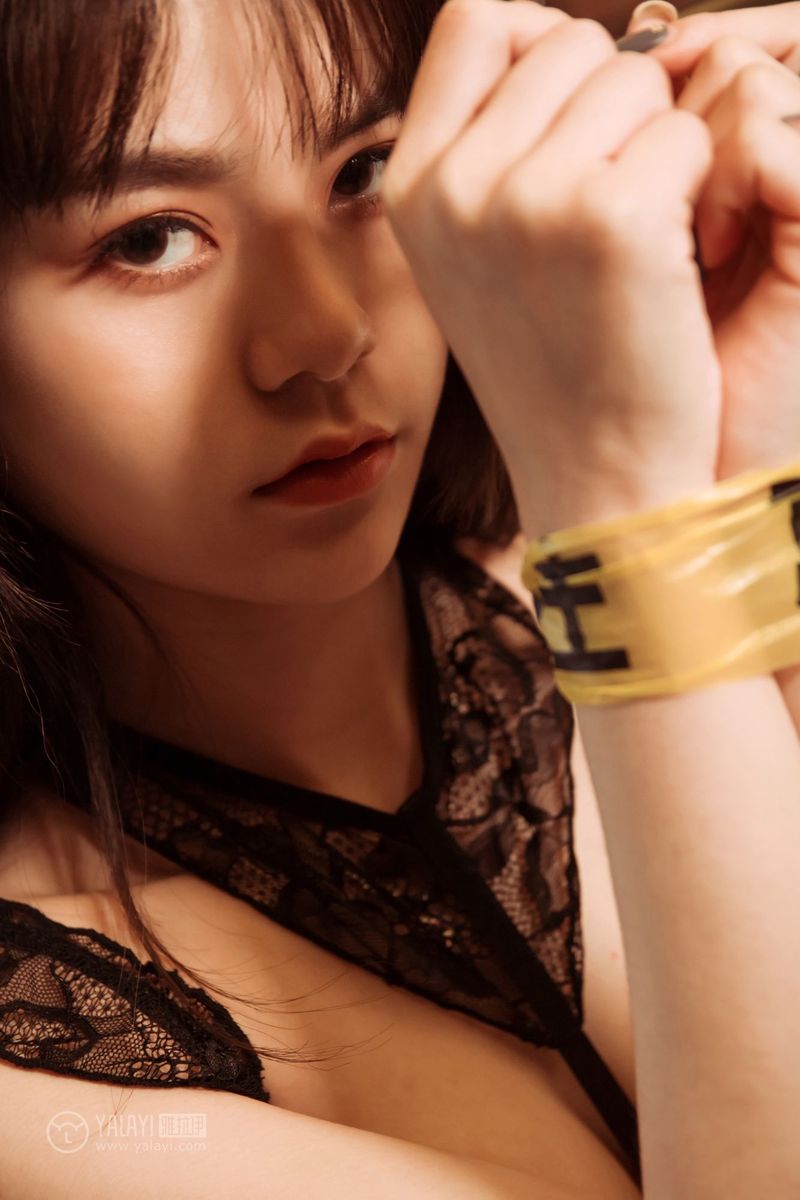 YALAYI雅拉伊美女模特蓉蓉黑丝美腿内衣诱惑违禁主题写真