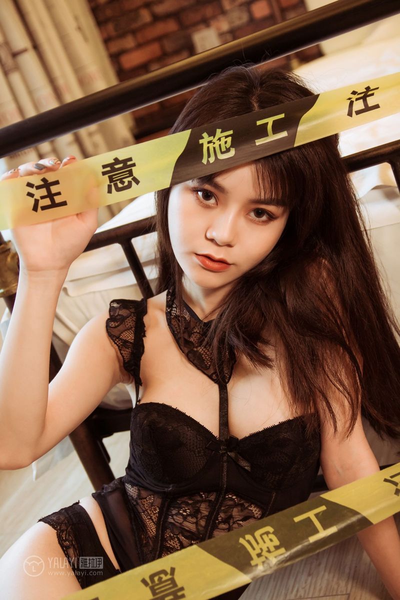 YALAYI雅拉伊美女模特蓉蓉黑丝美腿内衣诱惑违禁主题写真
