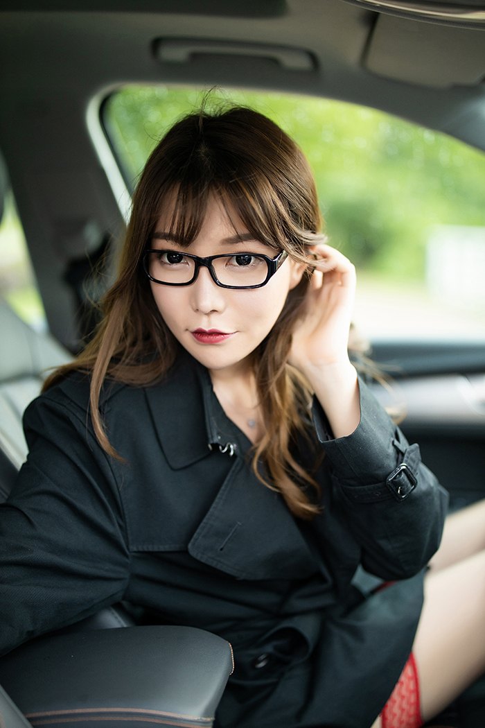 激情白领芝芝长腿美胸野外羞涩暴露