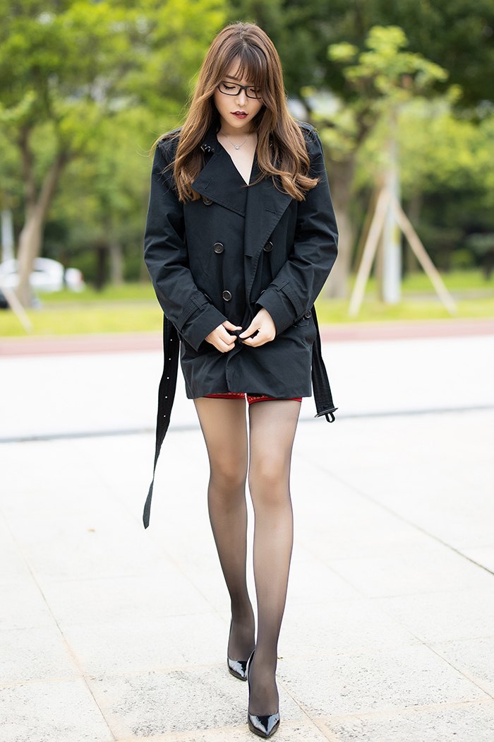 激情白领芝芝长腿美胸野外羞涩暴露