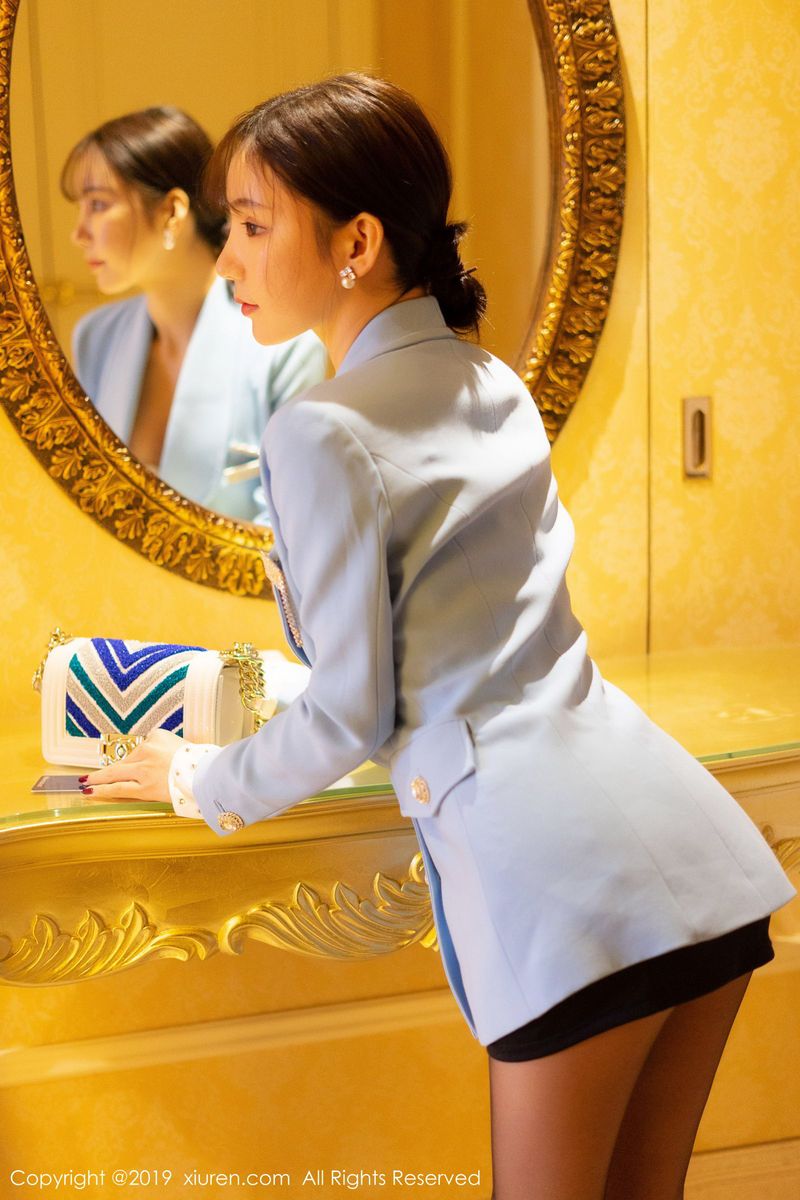 秀人网性感女神周于希Sandy职场OL黑丝美腿剧情大尺度写真