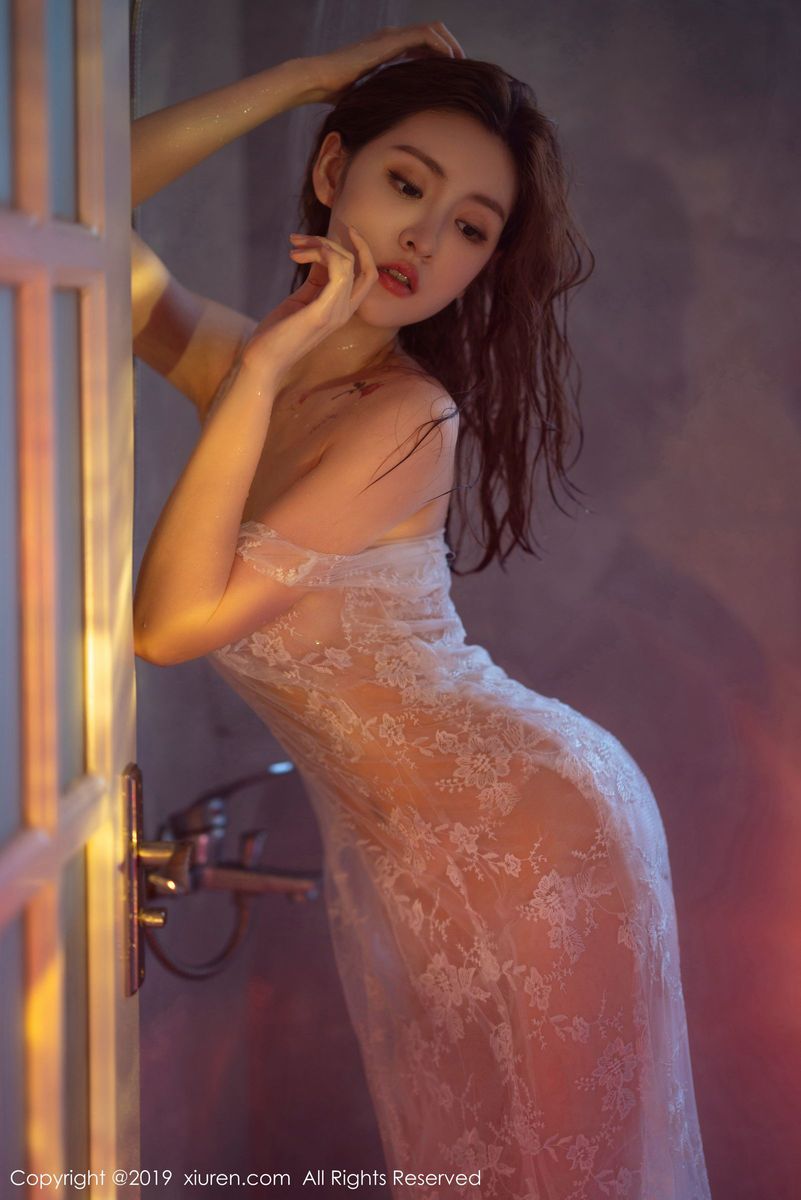 秀人网美女模特沈梦瑶浴室湿身娇躯婀娜尽显媚态性感写真