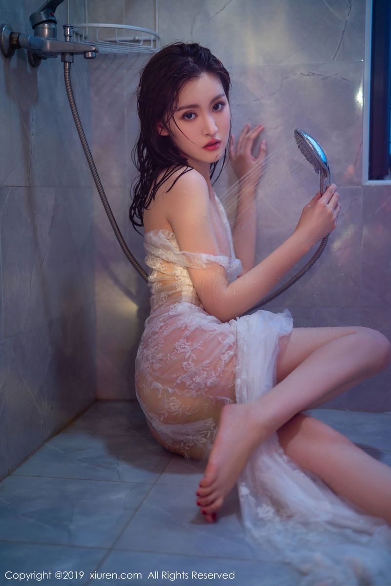 秀人网美女模特沈梦瑶浴室湿身娇躯婀娜尽显媚态性感写真