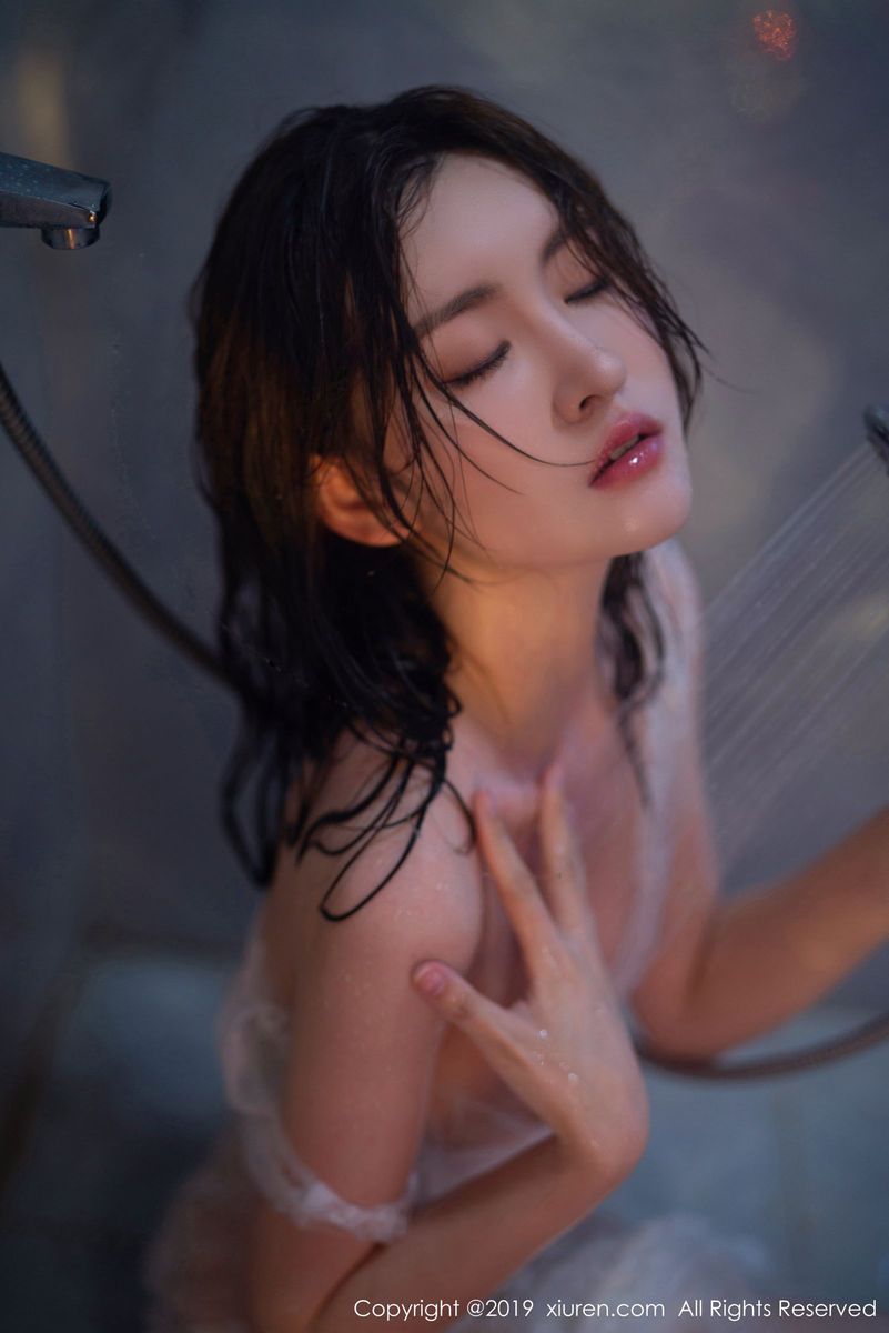 秀人网美女模特沈梦瑶浴室湿身娇躯婀娜尽显媚态性感写真