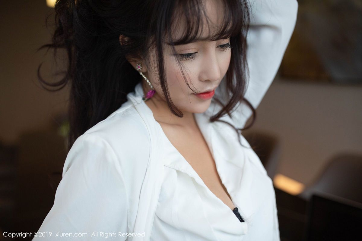 秀人网美女模特陶喜乐_lele白衬衫黑丝美腿内衣诱惑靓丽写真