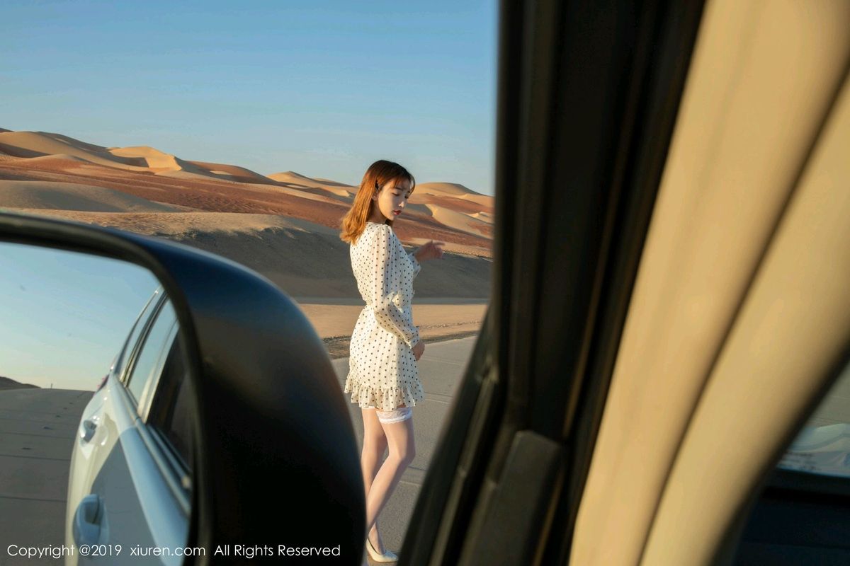 秀人网美女模特陆萱萱丝袜美腿沙漠搭车记主题魅惑写真