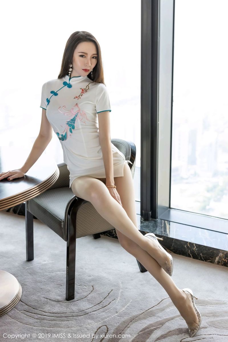 爱蜜社性感美女梦心玥丝袜美腿古典旗袍内衣诱惑极致写真