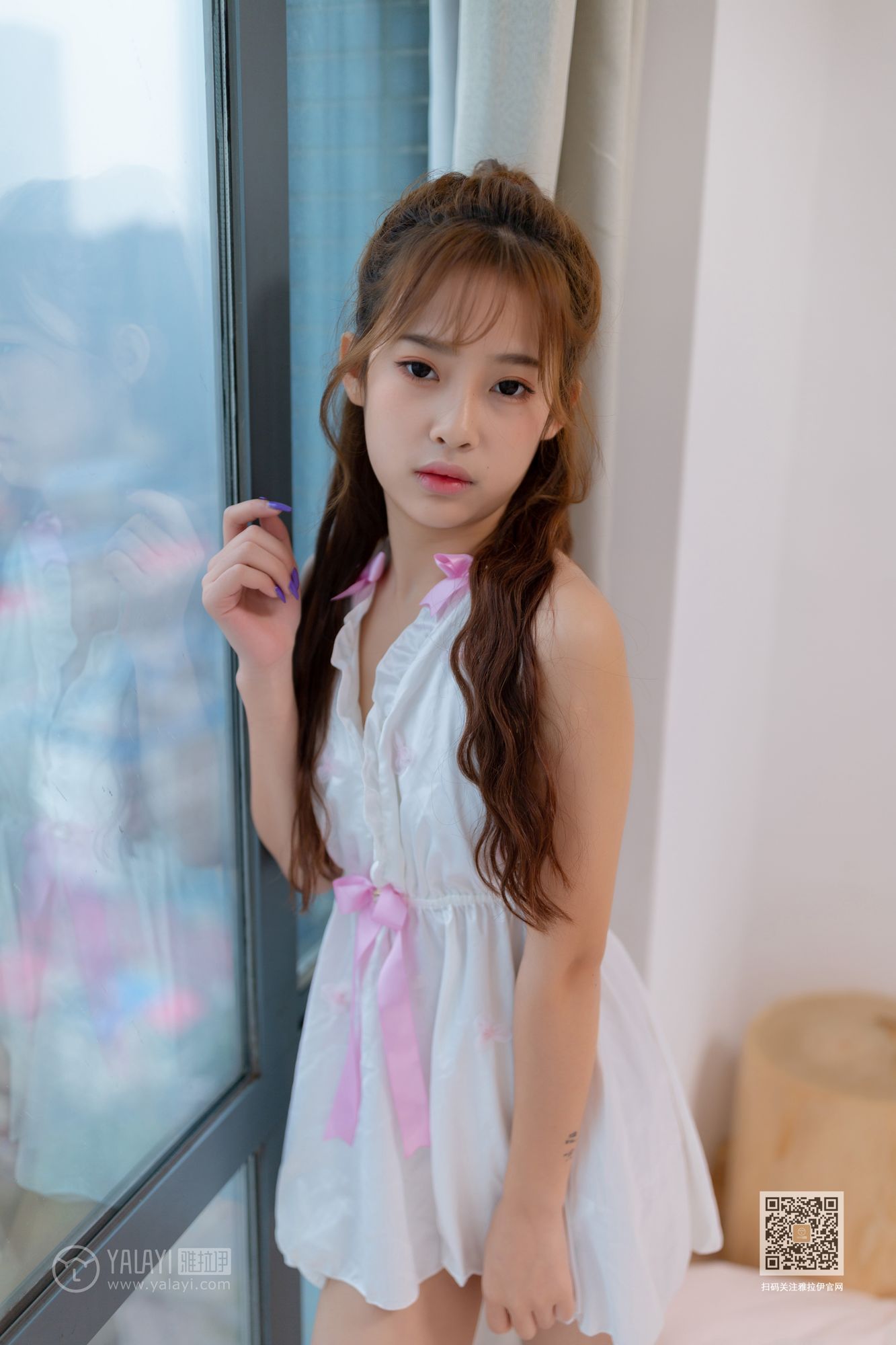 YALAYI雅拉伊美女模特秋萍少女的新浴袍主题柔嫩性感写真