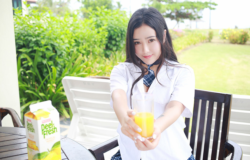 Manuela玛鲁娜清秀少女美臀娜