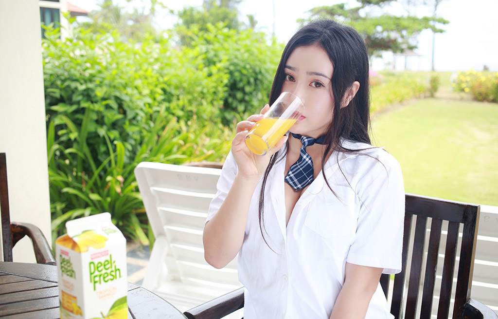 Manuela玛鲁娜清秀少女美臀娜