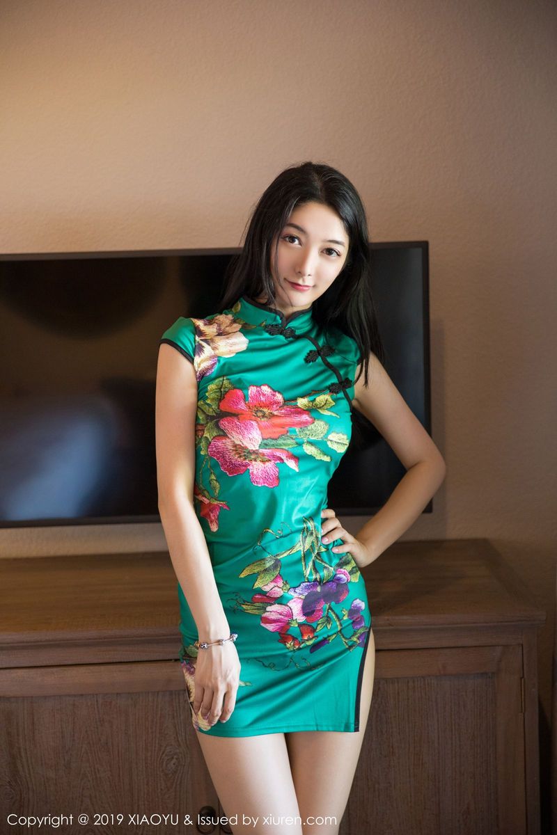 语画界性感女神Angela小热巴古典旗袍&丝袜美腿魅惑装扮写真