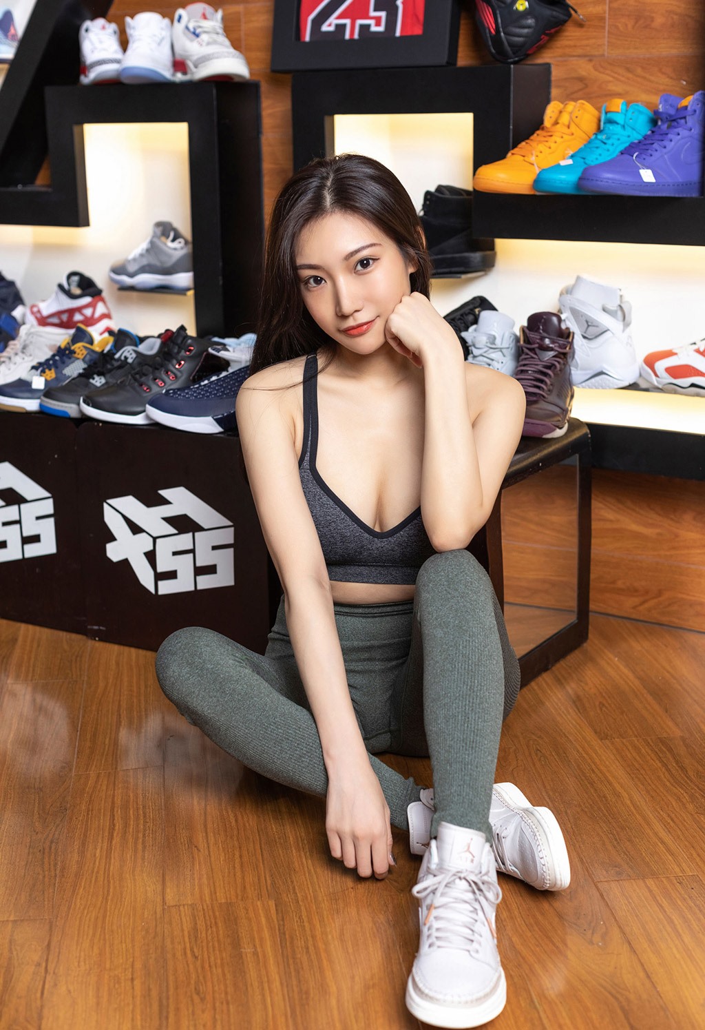 小狐狸Kathryn躁动不安的推油系列