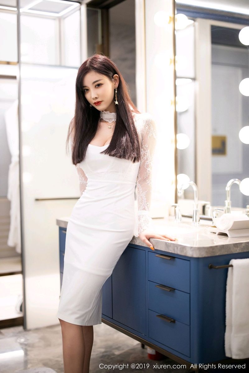 秀人网性感女神杨晨晨sugar典雅长裙修长美腿足量魅惑写真