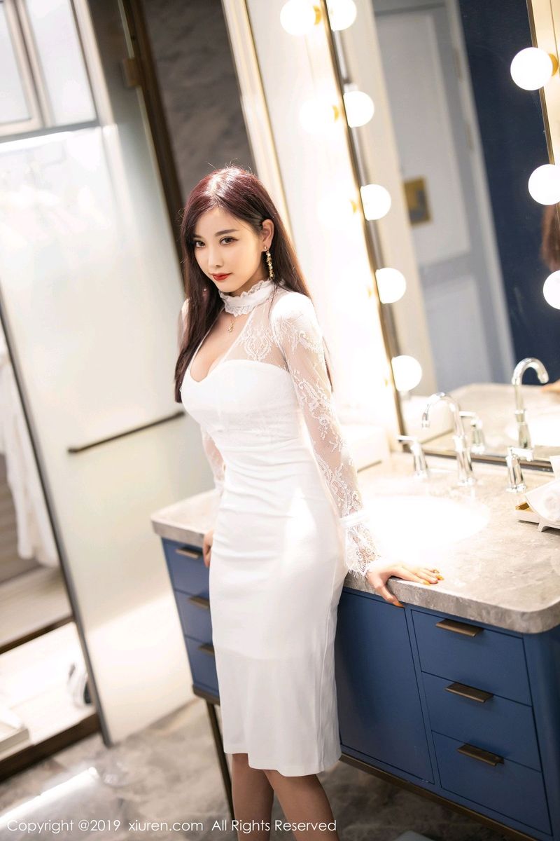 秀人网性感女神杨晨晨sugar典雅长裙修长美腿足量魅惑写真