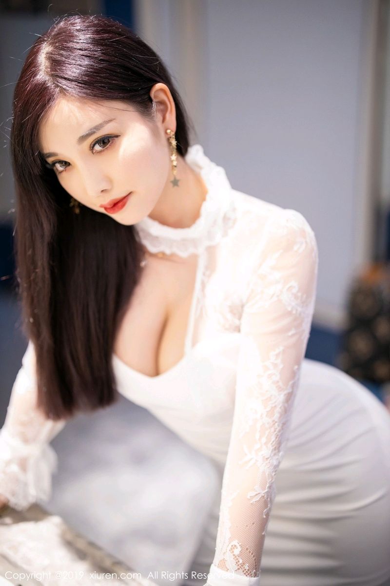 秀人网性感女神杨晨晨sugar典雅长裙修长美腿足量魅惑写真