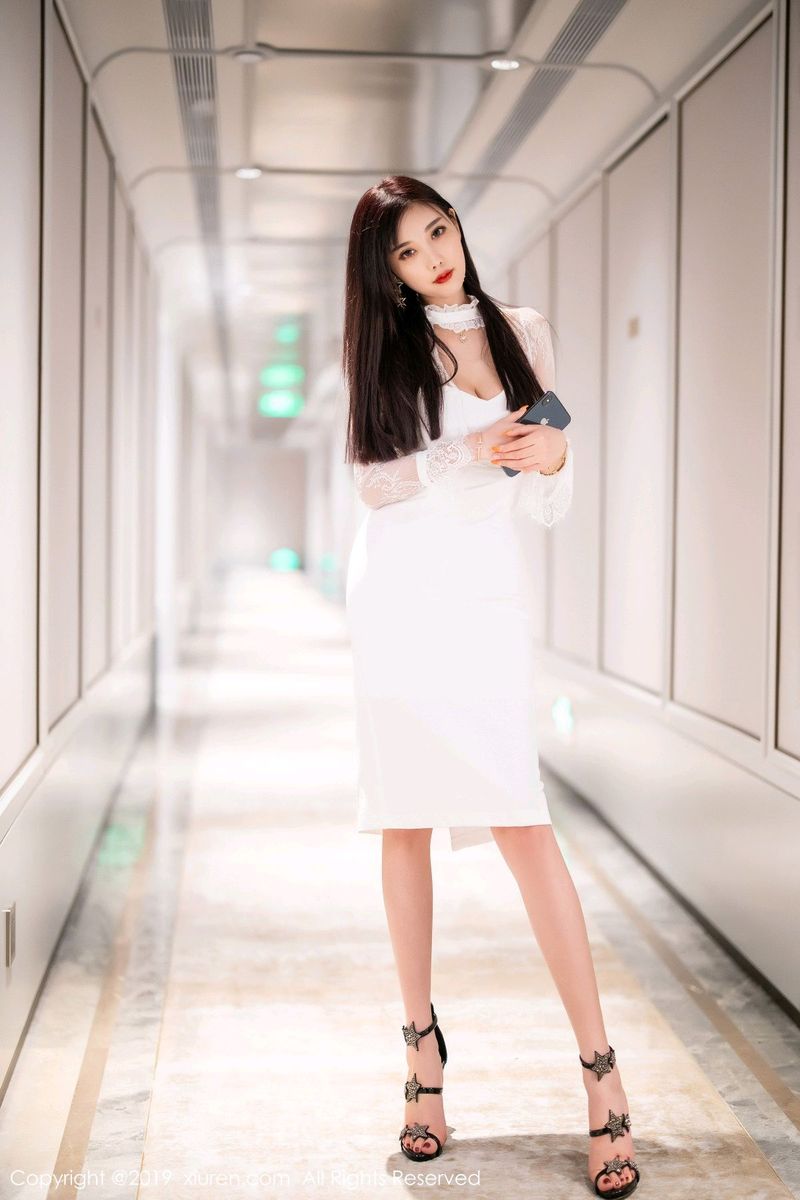 秀人网性感女神杨晨晨sugar典雅长裙修长美腿足量魅惑写真