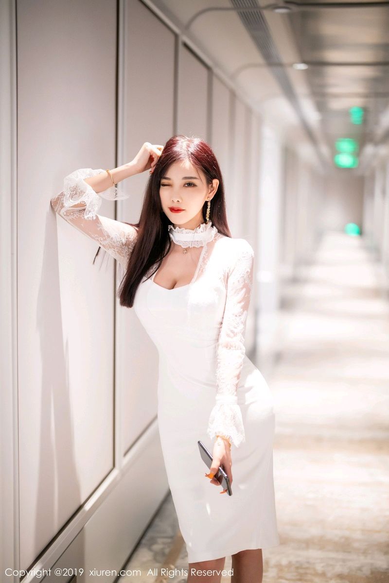 秀人网性感女神杨晨晨sugar典雅长裙修长美腿足量魅惑写真