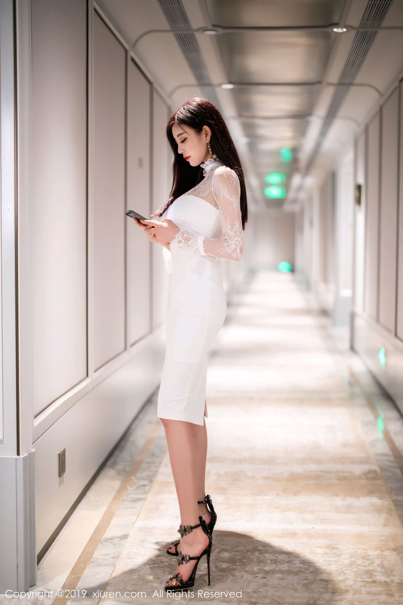 秀人网性感女神杨晨晨sugar典雅长裙修长美腿足量魅惑写真