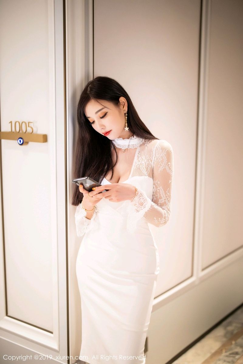 秀人网性感女神杨晨晨sugar典雅长裙修长美腿足量魅惑写真