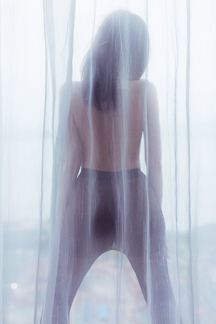 饥渴野兽柴婉艺妖娆曲线美乳动人