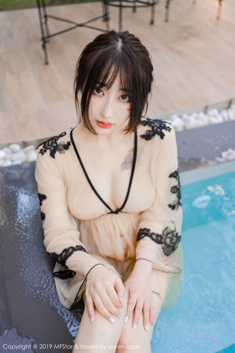 模范学院性感女神Betty林子欣泳池湿身诱惑泰国清迈旅拍