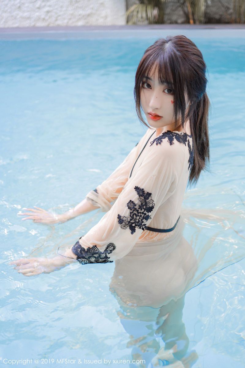 模范学院性感女神Betty林子欣泳池湿身诱惑泰国清迈旅拍