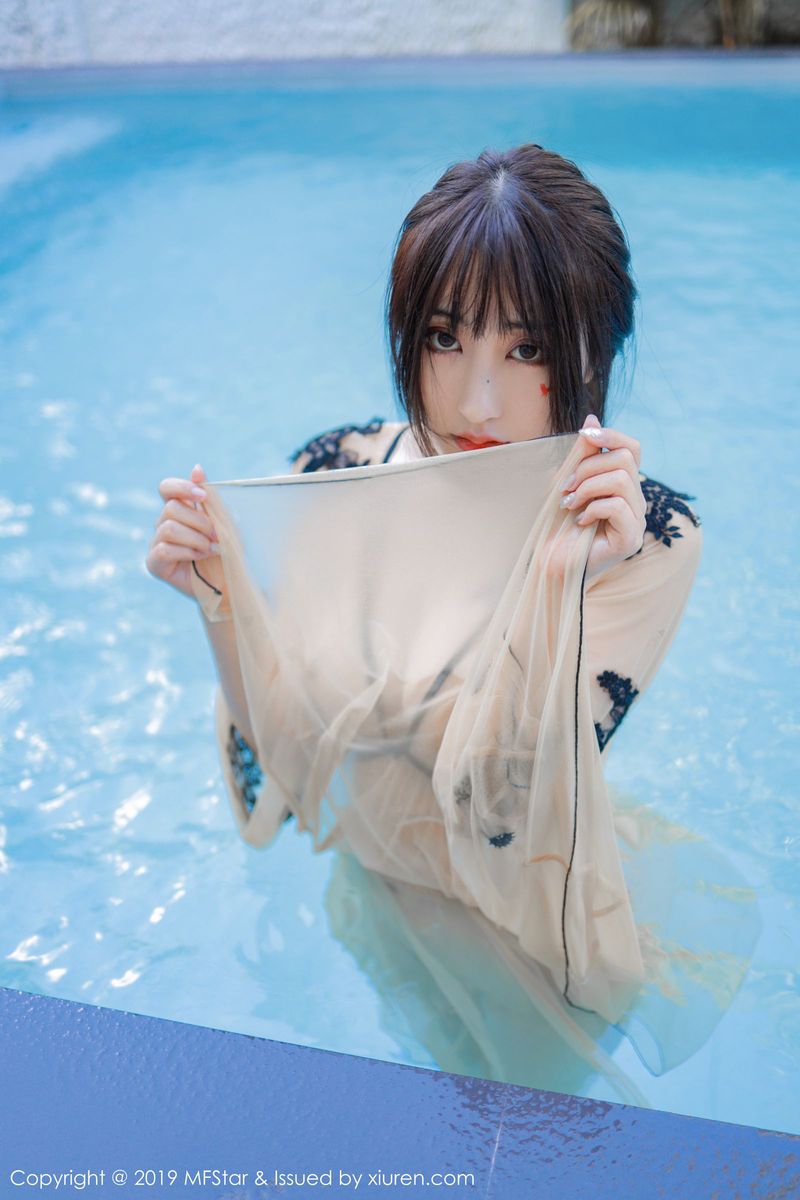 模范学院性感女神Betty林子欣泳池湿身诱惑泰国清迈旅拍