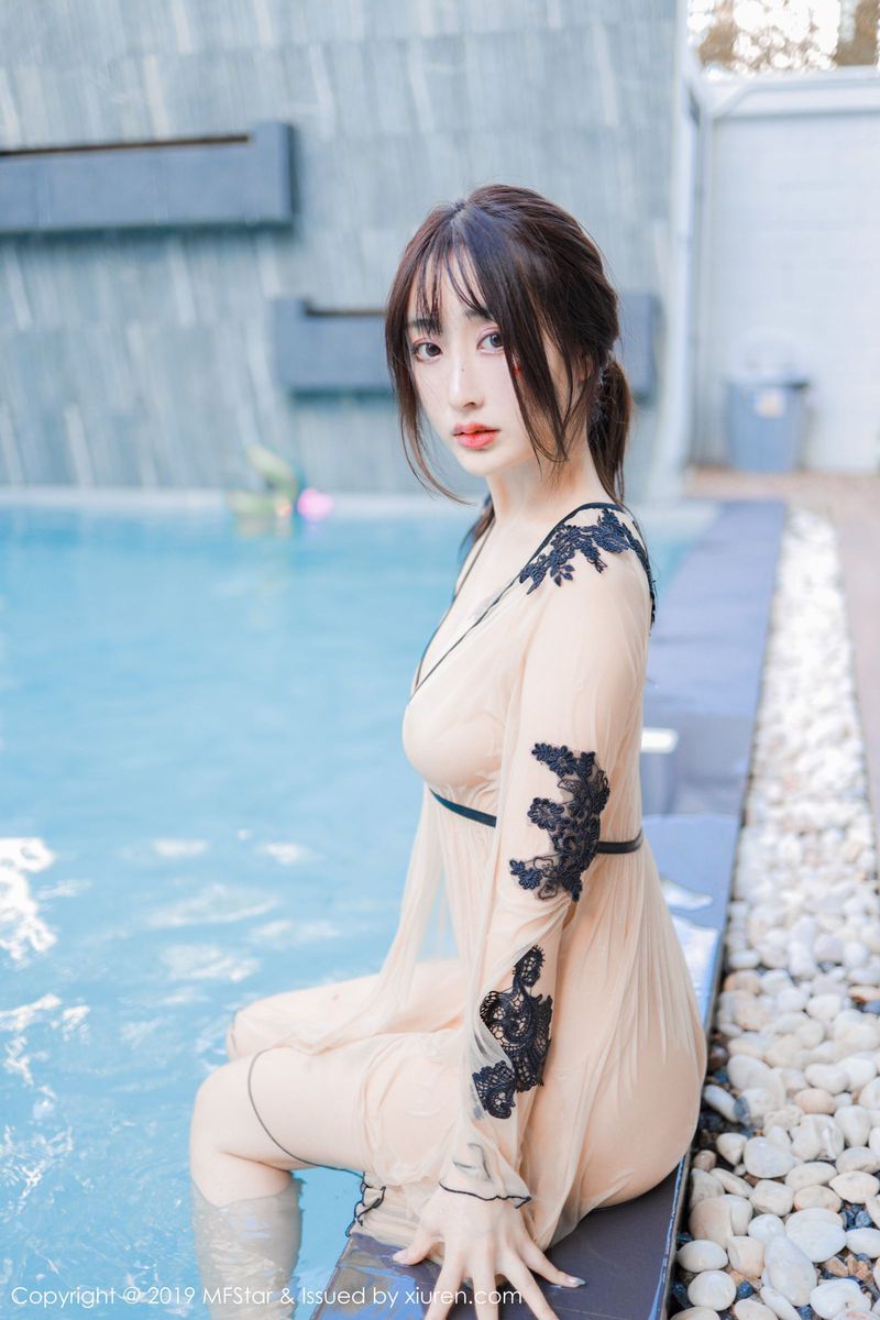 模范学院性感女神Betty林子欣泳池湿身诱惑泰国清迈旅拍