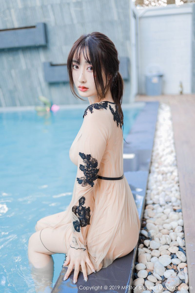 模范学院性感女神Betty林子欣泳池湿身诱惑泰国清迈旅拍