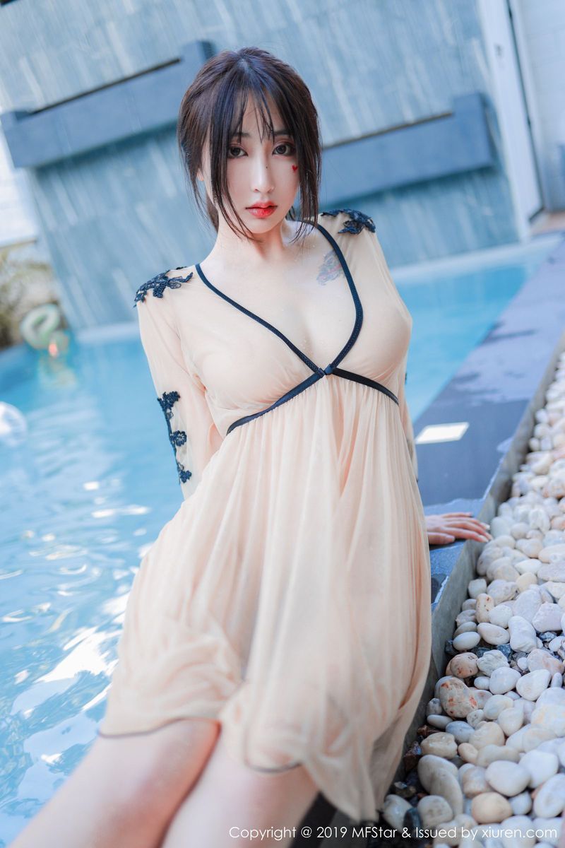 模范学院性感女神Betty林子欣泳池湿身诱惑泰国清迈旅拍