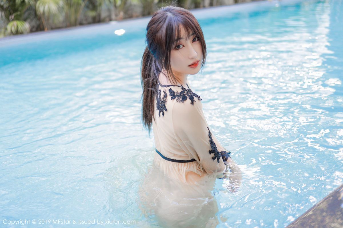 模范学院性感女神Betty林子欣泳池湿身诱惑泰国清迈旅拍