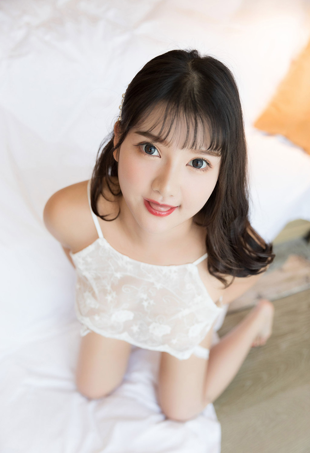 性感小美女小尤奈童颜巨乳模特