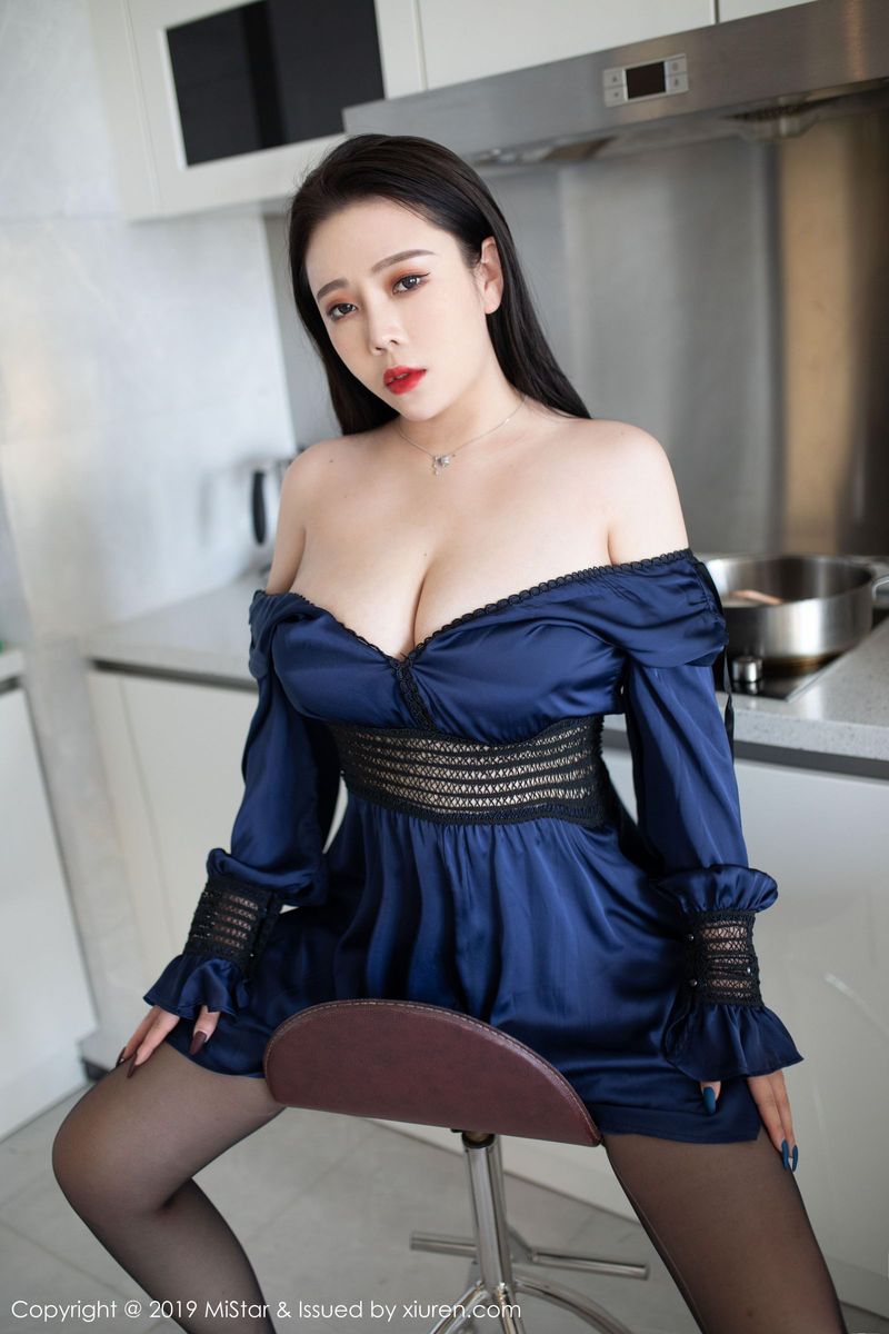 魅妍社性感女神Miki兔典雅长裙与魅惑黑丝系列诱人心愿旅拍