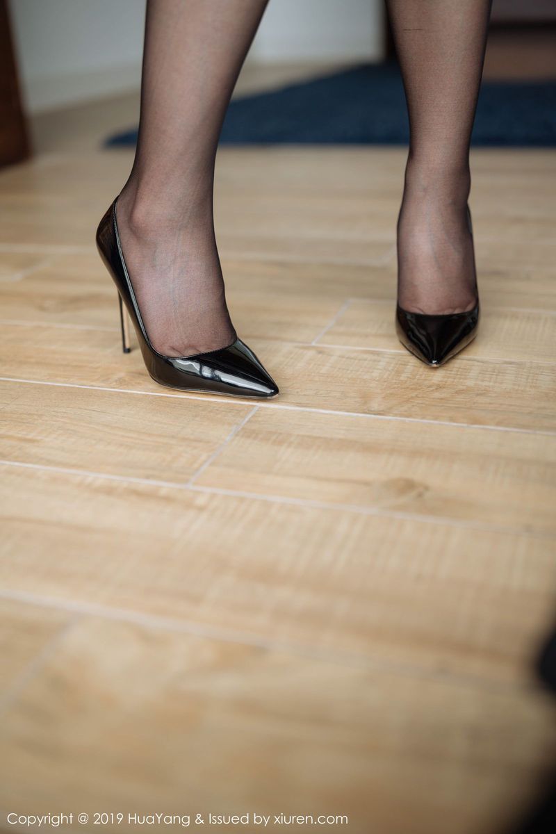 花漾写真性感女神周于希Sandy空姐制服&肉质丝袜视觉写真