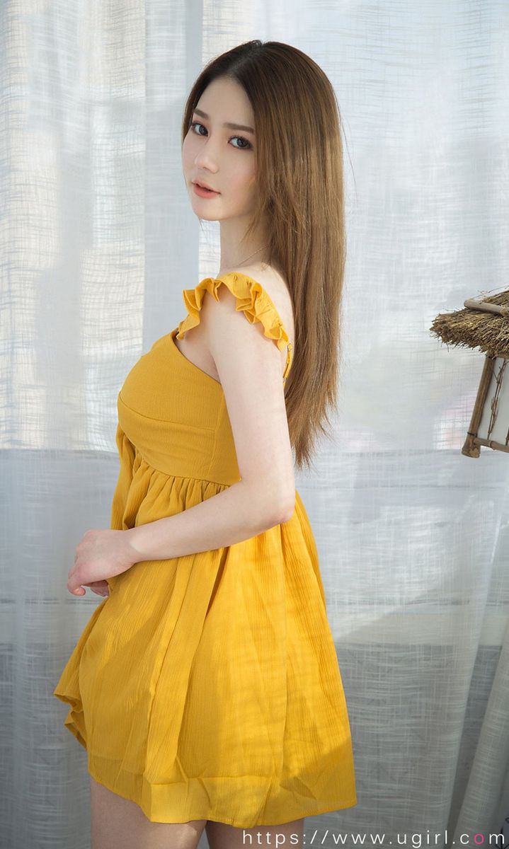 尤果网美女模特如歌fairy波涛胸涌蕾丝吊裙翘臀美胸私房写真