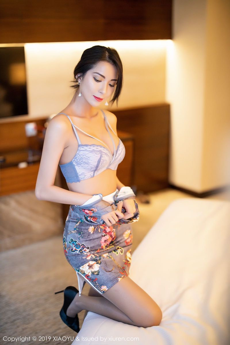 语画界性感女神陈良玲Carry古典旗袍&丝袜美腿气质撩人写真