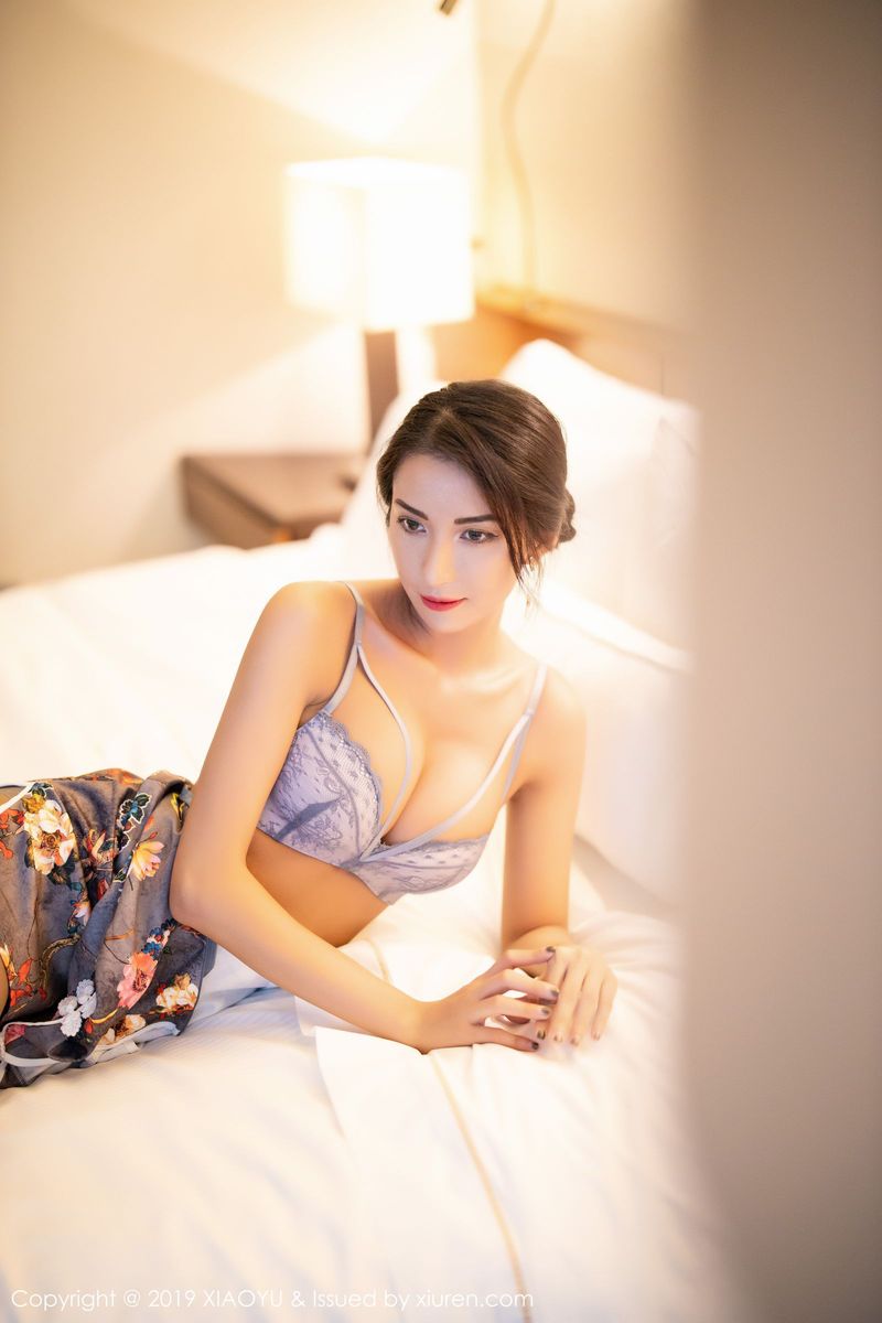 语画界性感女神陈良玲Carry古典旗袍&丝袜美腿气质撩人写真