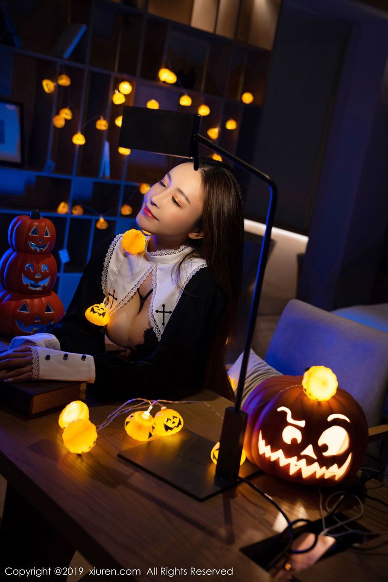 秀人网美女模特周井空波涛胸涌惹火迷人制服诱惑首套写真