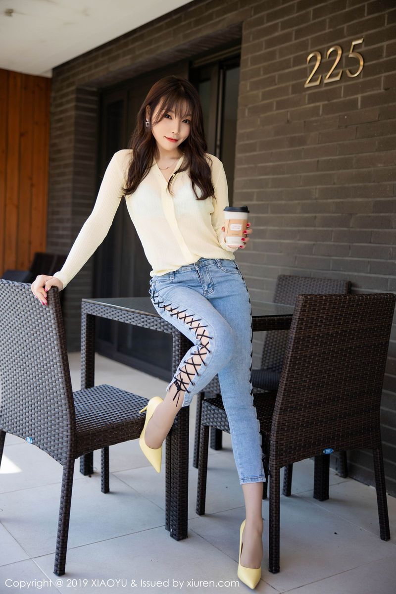 语画界性感女神芝芝Booty肉色丝袜内衣诱惑济州岛足量旅拍