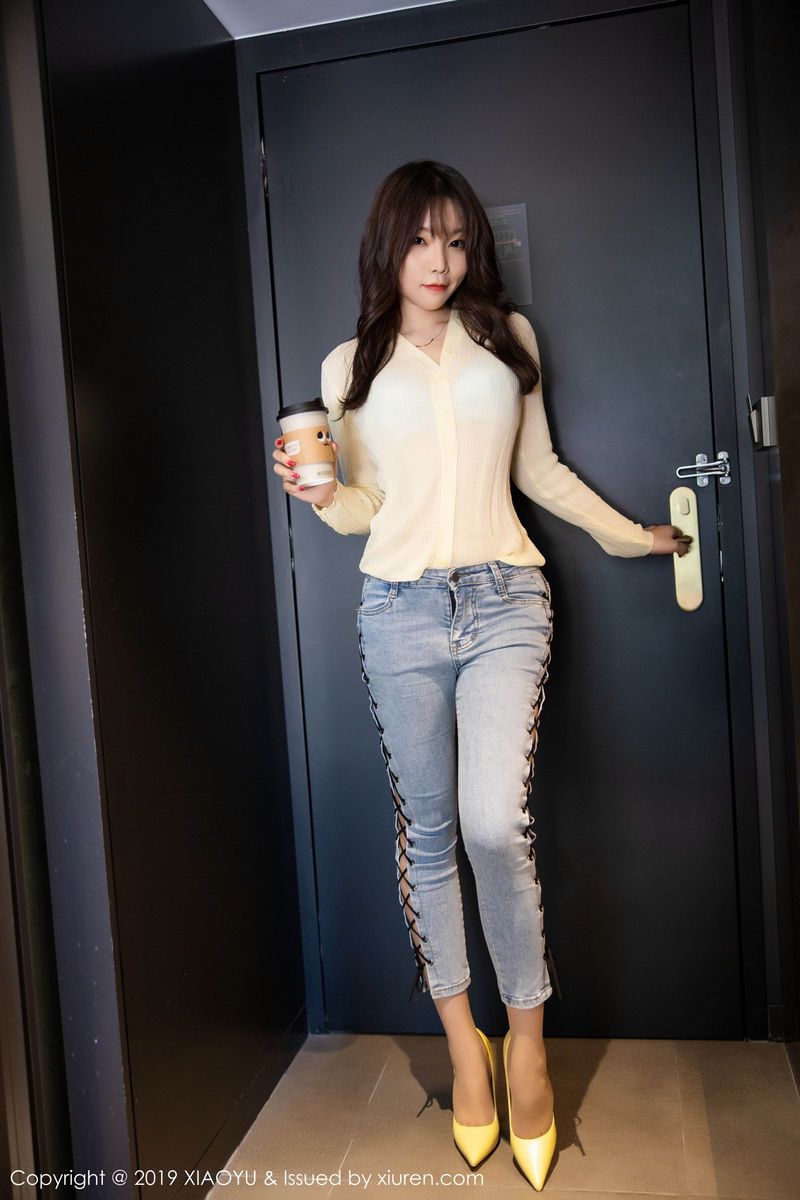 语画界性感女神芝芝Booty肉色丝袜内衣诱惑济州岛足量旅拍