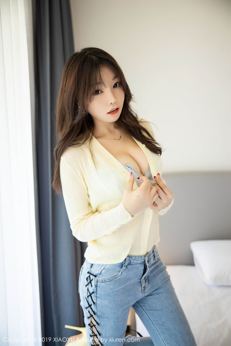 语画界性感女神芝芝Booty肉色丝袜内衣诱惑济州岛足量旅拍