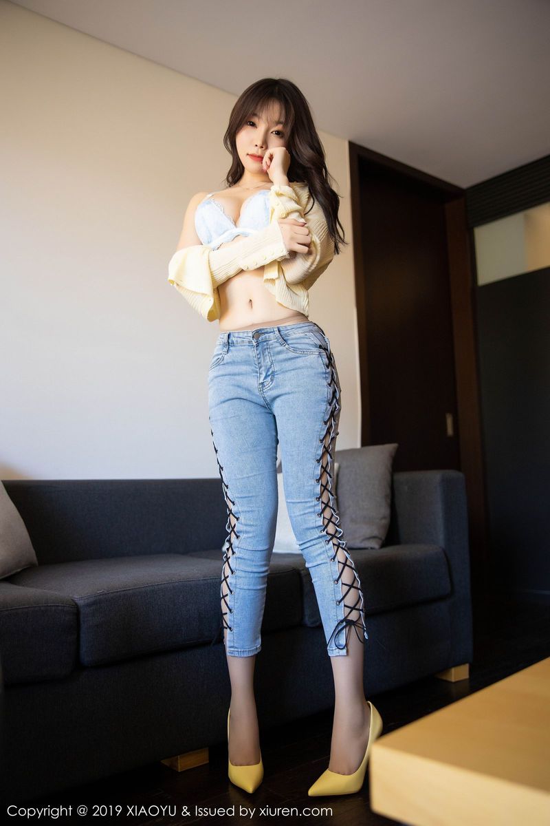 语画界性感女神芝芝Booty肉色丝袜内衣诱惑济州岛足量旅拍