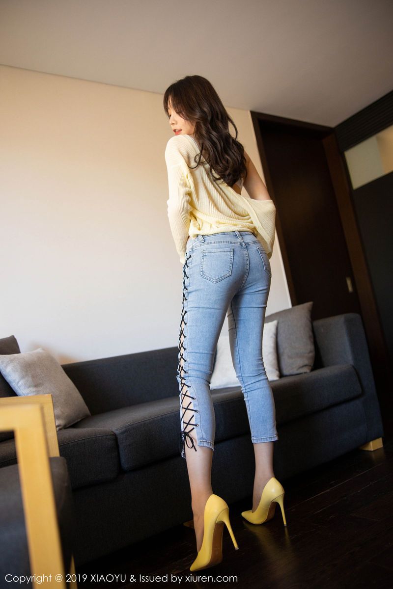 语画界性感女神芝芝Booty肉色丝袜内衣诱惑济州岛足量旅拍